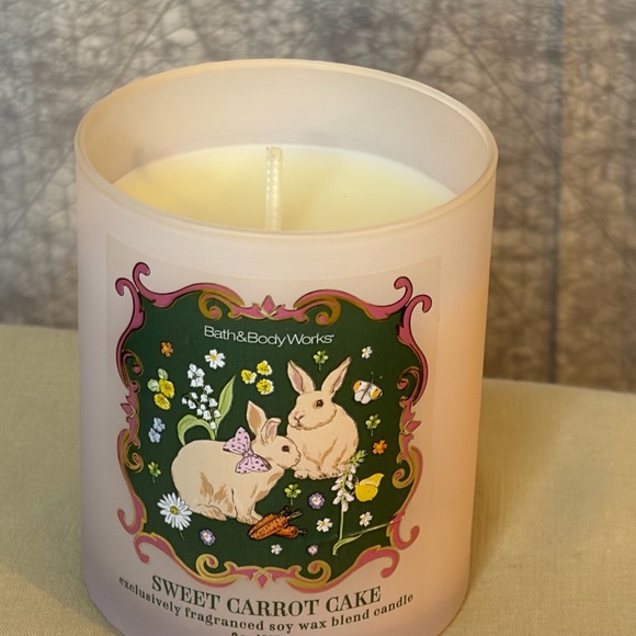 New Bath & Body Works Sweet Carrot Cake Single Wick Candle - Picture 2 of 5